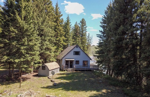 Cameron Cabin | Madison River Fishing Cabin