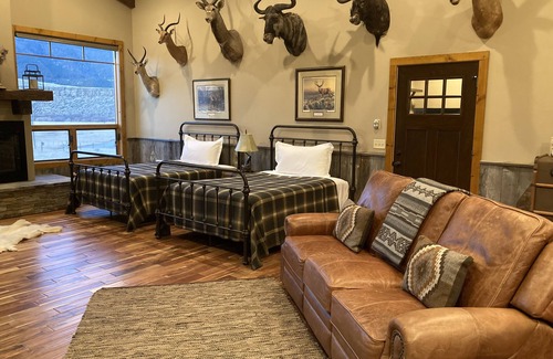 Cameron House | Madison River Safari Guest Cabin