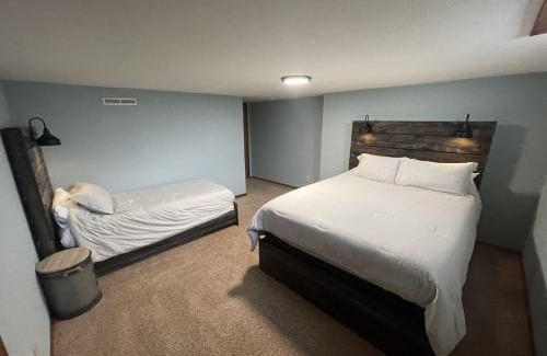 Ennis House | Madison Valley Getaway in Downtown Ennis, MT