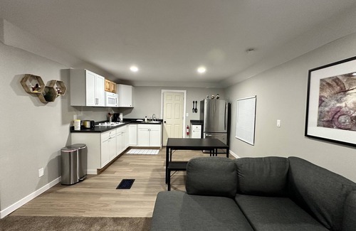 Peoria House | Madison’s Place UNIT B