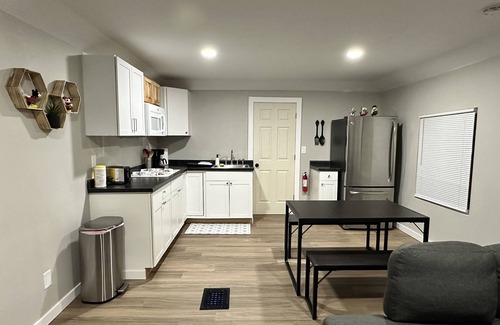 Peoria House | Madison’s Place UNIT B