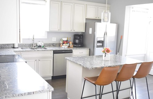 Roselawn Finance House | MadisonVilla!Putting+Firepit+Ping Pong+3 KING beds