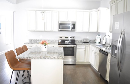 Roselawn Finance House | MadisonVilla!Putting+Firepit+Ping Pong+3 KING beds