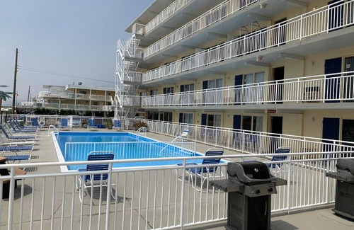 Wildwood Crest Hotel | Madrid Ocean Front Condominium