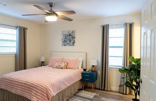 North Charleston House | Madrona's Cottage B- Fully fenced and pet friendly