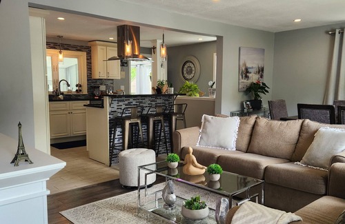 Mashpee House | Madys ranch renovated house with a touch of nature and love .