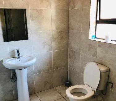 Glen Cowie House | Madzindwa Guest House