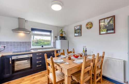 Llanon House | Maenllwyd