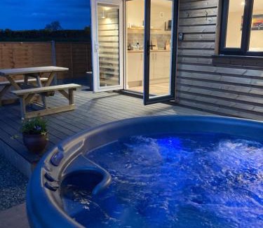 Llanon Other | MAESLLAN CABINS 'Hud Y Machlud'