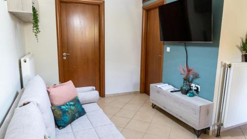 Galatas Apartment | Magda's garden home.