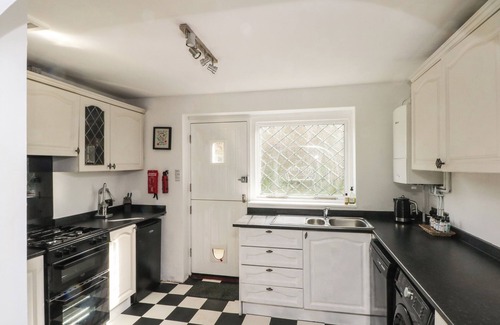 Buxton Cottage | MAGDALA, pet friendly, character holiday cottage in Buxton