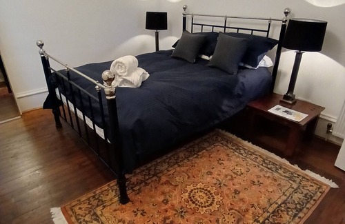 Prestwick Bed & Breakfast | Magdalena B&B Suite in traditional Victorian House, Lounge, bedroom & ensuite