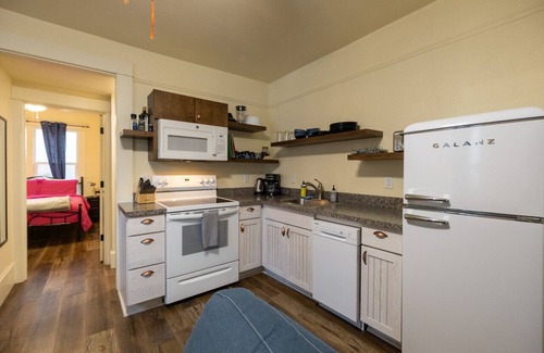 Market District Apartment | Magenta - The Rhodee House #2