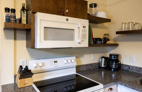 Market District Apartment | Magenta - The Rhodee House #2