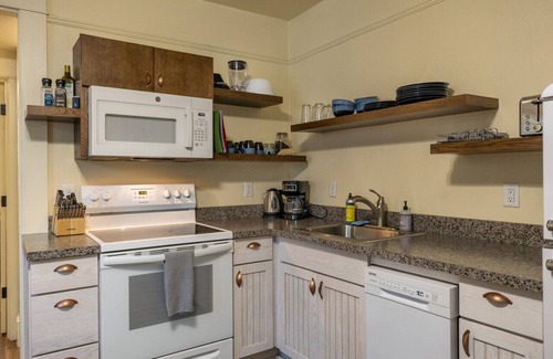 Market District Apartment | Magenta - The Rhodee House #2