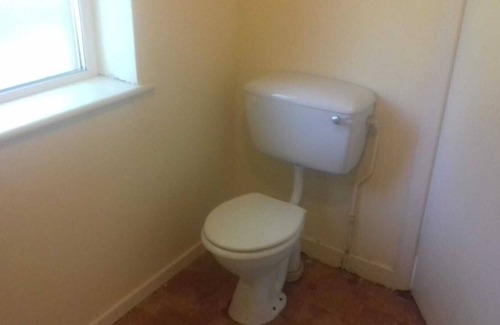 Dundalk Cottage | Maggie's Cottage is located on the side of a mountain, overlooking Dundalk Bay.