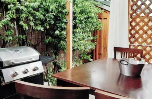 Saint Thomas House | Maggie's Rest - Cozy 2 Bdrm Tiny Home Centrally Located