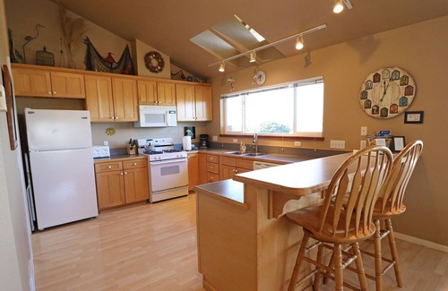 Bandon House | Maggie's Seaside Getaway: Fantastic ocean view and a short walk to the beach