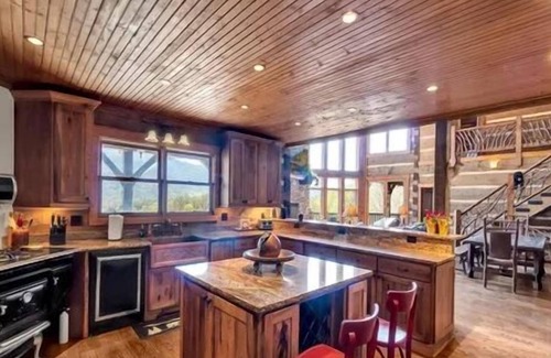 Maggie Valley Cabin | Maggie Valley Golf Club Home, sleeps 20. Book Amazing Fall Smoky Mountain View.