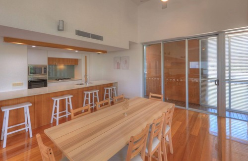 Horseshoe Bay Apartment | Maggies Beachfront Apt. 5