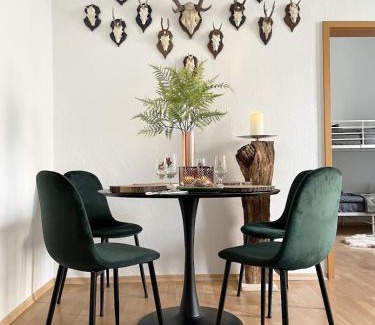 Gera Apartment | Magic Forest Design Apartment, 65 Zoll TV, Waschtrockner, beste Lage, am Markt