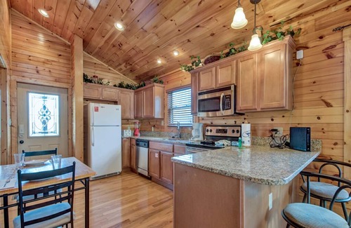 Hemlock Hills Cabin | Magic Moments II | Heart-Shaped Jacuzzi, Pool Table, Private Hot Tub!