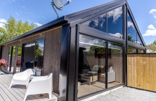 Twizel Apartment | Magic On Maryburn - The Green Room