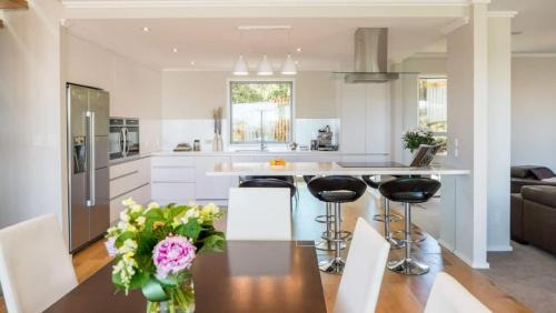 New Plymouth House | Magic on Molesworth - 2BR townhouse near CBD