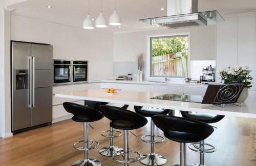 New Plymouth House | Magic on Molesworth - 2BR townhouse near CBD