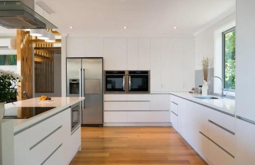 New Plymouth House | Magic on Molesworth - 2BR townhouse near CBD