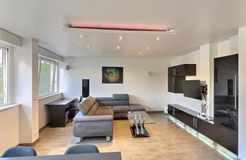 Macon Apartment | 'Magic Red' de Miss.K Conciergerie