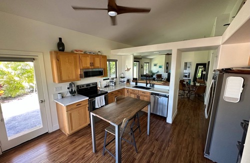 Kahaluu Bay House | Magic Sands Hale w Ocean View