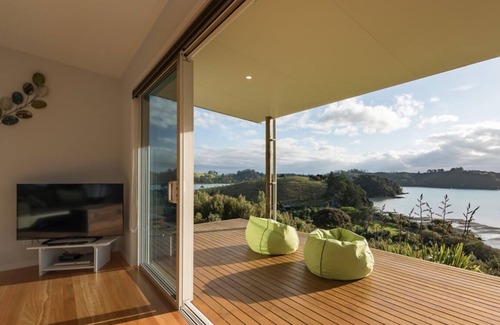 Russell House | Magic Water Views Russell