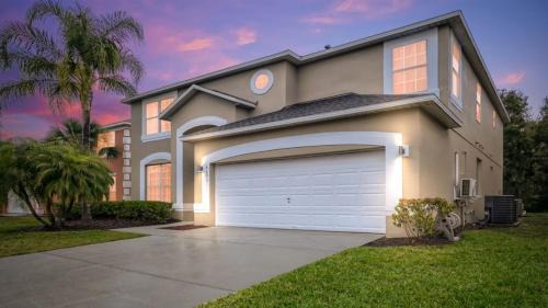 Kissimmee House | Magical 7BR Resort Pool Home Near Disney & Orlando Attractions
