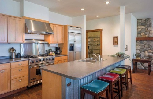 Eastsound House | Magical Beachfront, Hot Tub, Private, Spacious w/Fireplace, Close to Town and Moran State Park