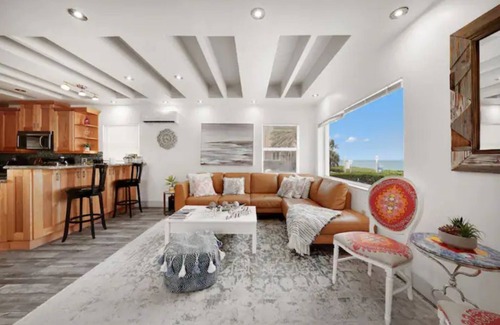Hollywood Lakes House | *Magical Beachfront King Escape*nn
