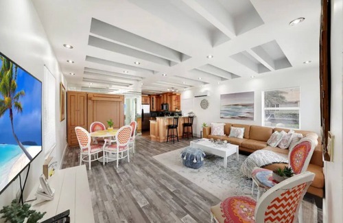 Hollywood Lakes House | *Magical Beachfront King Escape*nn