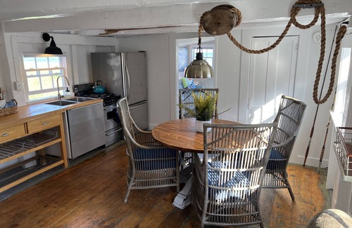 Commercial Street Cottage | Magical Beachfront Cottage