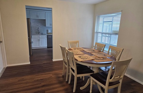 Indian Wells House | Magical Getaway: Cozy Home Minutes from Disney, Restaurants & Outlets!