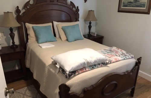 Milledgeville House | Magical Lake Sinclair Retreat with New Ping Pong Table, Kayaks, Large Lake Float