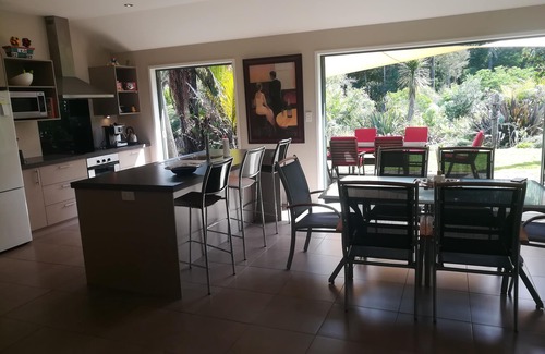 Parapara House | Magical Milnthorpe, fabulous walking tracks, wonderful inlet, picturesque beach