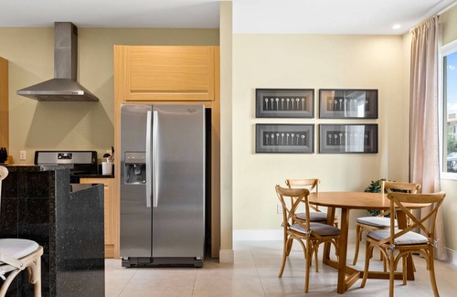 Florida Central Atlantic Coast House | Magical new modern oasis BBQ delight 10 min Disney