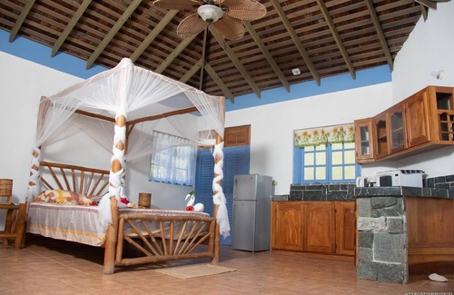 Robins Bay Cottage | Magical Romantic Getaway For 2, Lovers Paradise On Private White Sand Beach Cove