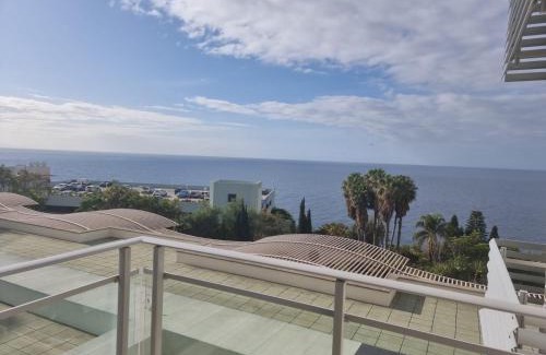 Sao Martinho Apartment | Magical Seaview (Free Parking)