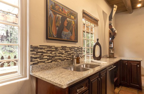 Hyde Park Estates House | Magical shangra la directly across from 10,000 Waves and close to the ski resort