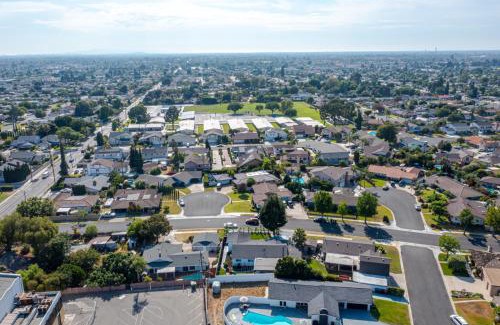 Southwest Anaheim Villa | Magical Spacious Villa -10BEDS - 3 Mi to Disneyland and Socal Gems