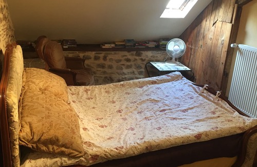 Semur-en-Auxois Cottage | Magical Tower Views, Garden Patio, Steps to Historical Town Centre, Kids OK