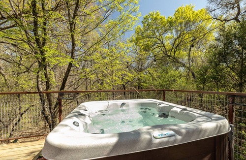 Dennis Cabin | Magical Treehouse on the Brazos River with spiral slide off the deck! 350 acres! Tubing!