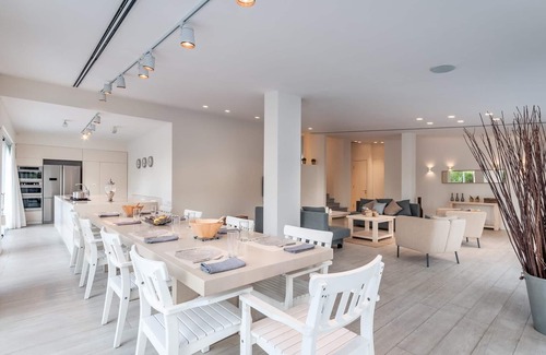 Herzliya Pituach Villa | Magical Villa close Beach - Pool heated