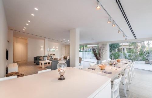 Herzliya Pituach Villa | Magical Villa With Pool